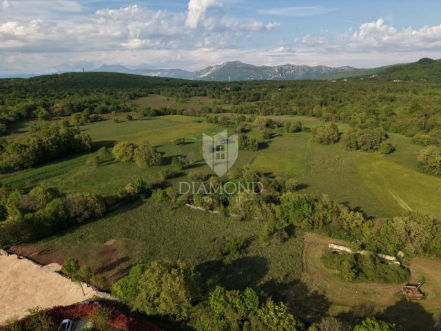 Labin, prekrasno građevinsko zemljište u blizini centra