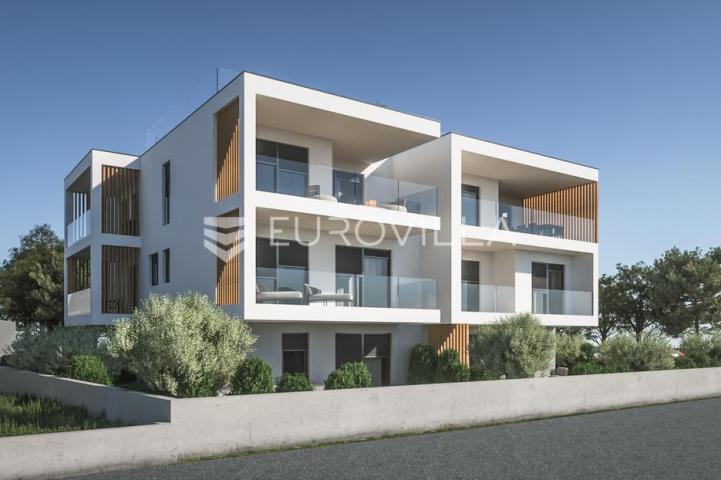 Vodice, jednosoban stan s natkrivenom terasom u prizemlju