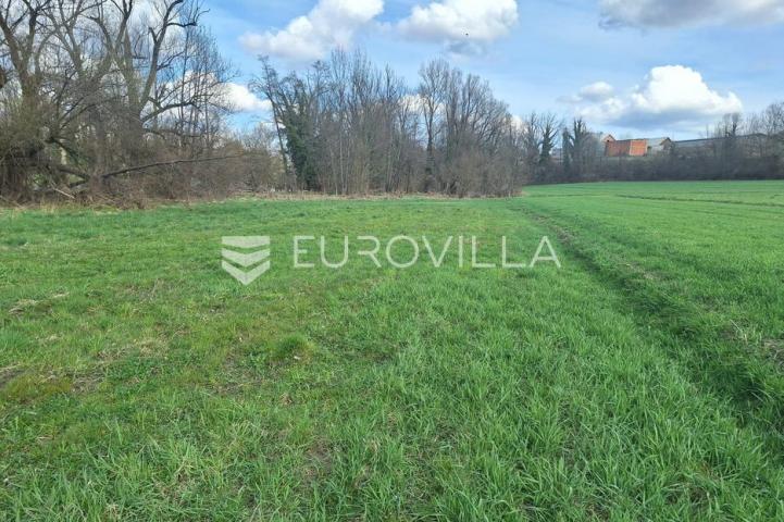 Bosiljevo, poljoprivredno zemljište 1400 m² uz rijeku Kupu