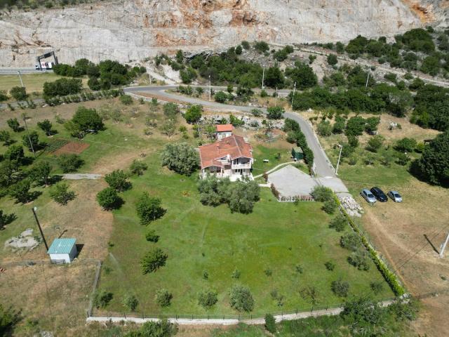 Kuća, 180m2, na placu od 6318m2, Smokovac, Podgorica