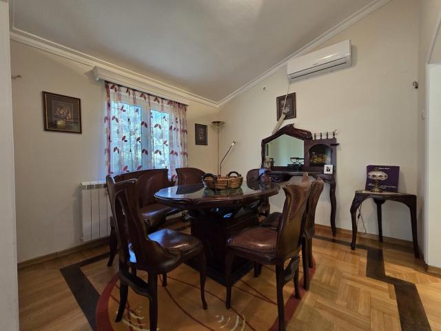 Kuća, 180m2, na placu od 6318m2, Smokovac, Podgorica