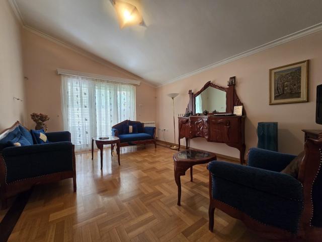Kuća, 180m2, na placu od 6318m2, Smokovac, Podgorica