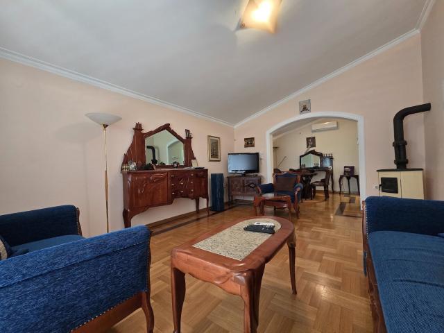 Kuća, 180m2, na placu od 6318m2, Smokovac, Podgorica