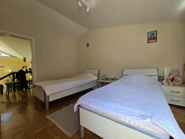 Kuća, 180m2, na placu od 6318m2, Smokovac, Podgorica