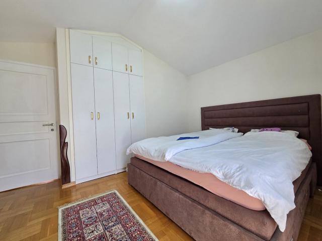 Kuća, 180m2, na placu od 6318m2, Smokovac, Podgorica