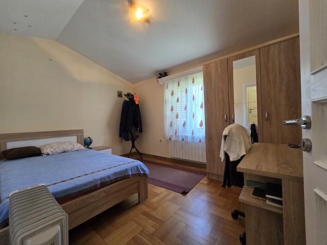 Kuća, 180m2, na placu od 6318m2, Smokovac, Podgorica