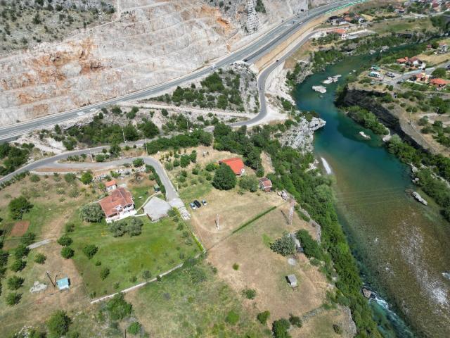 Kuća, 180m2, na placu od 6318m2, Smokovac, Podgorica