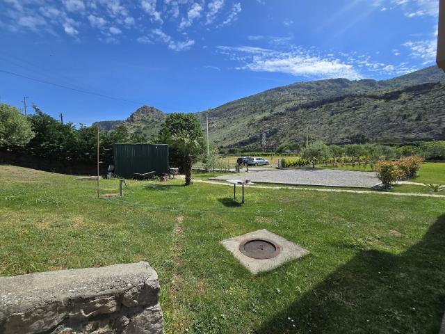 Kuća, 180m2, na placu od 6318m2, Smokovac, Podgorica