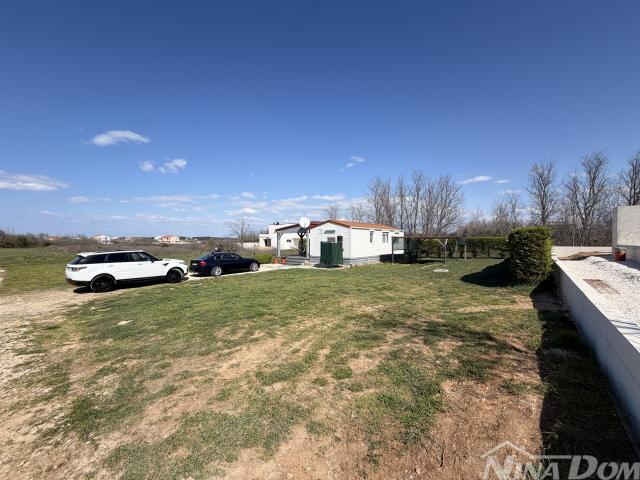 PRIVLAKA- Građevinsko zemljište 715 m2-Mirna  Lokacija- 600 m od mora