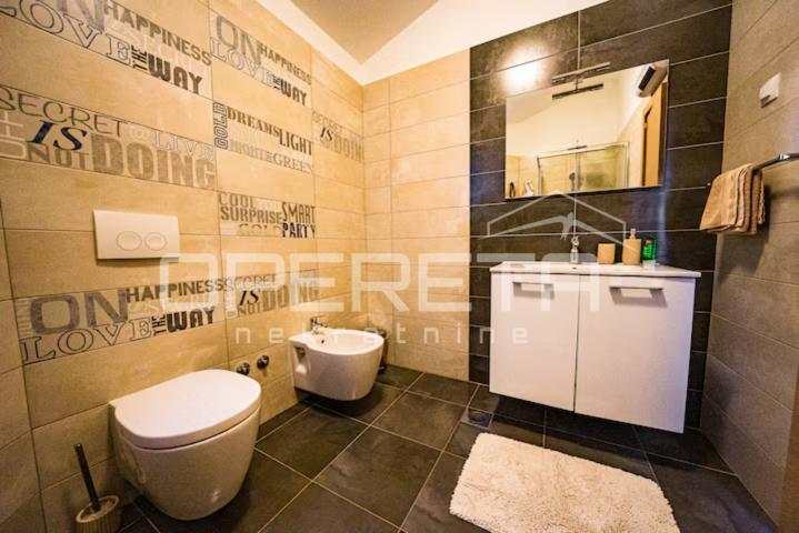 LUKSUZNA VILLA S POGLEDOM NA MORE – PAVIĆINI, DUGA UVALA