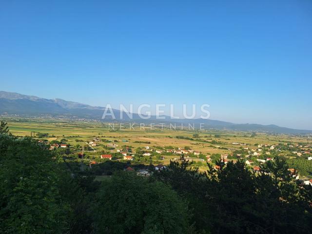 Radošić, Sinj - građevinsko zemljište s panoramskim pogledom, 1330 m2