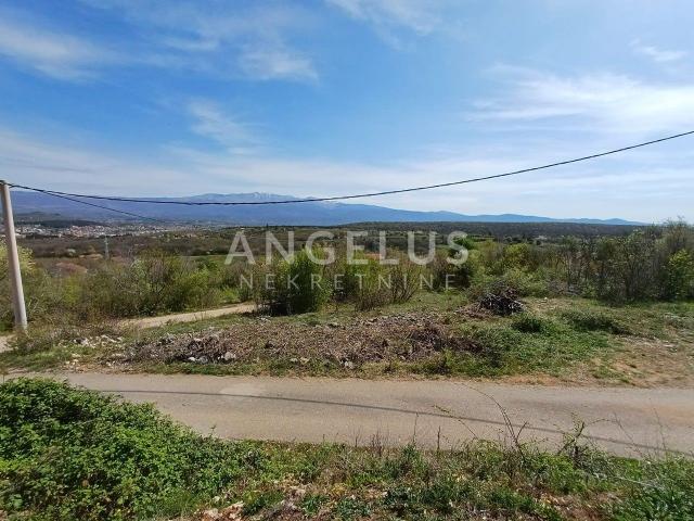 Radošić, Sinj - građevinsko zemljište s panoramskim pogledom, 1330 m2