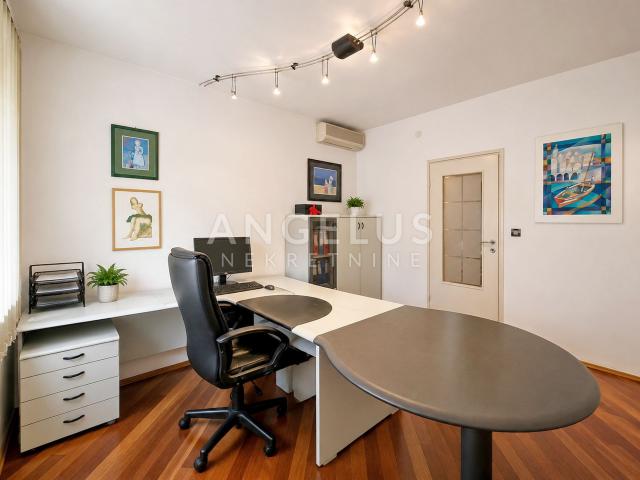 Dubrovnik, Gruž – stan površine 85 m² u centru grada (idealno za uredske i slične djelatnosti) PRODA