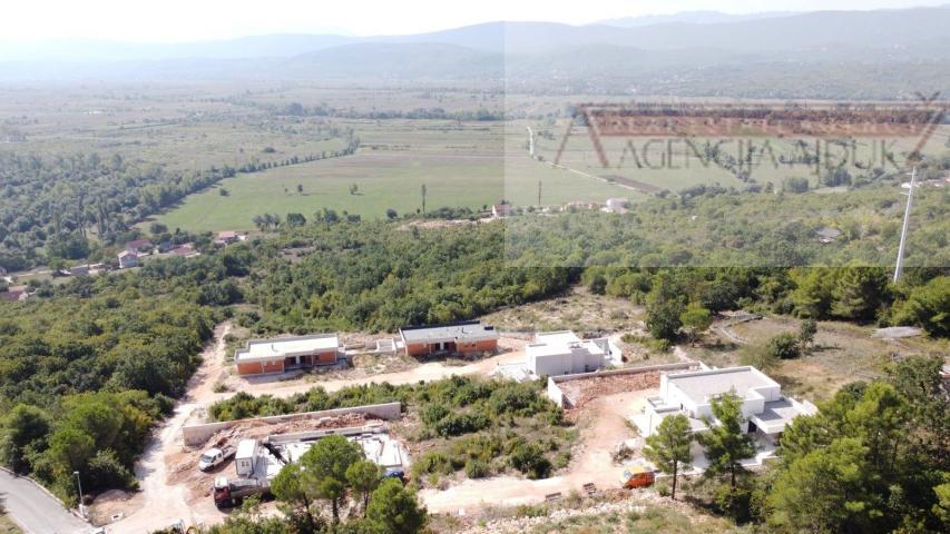 Imotski vila (roh-bau) 390 m2 vrhunska lokacija - ekskluziva