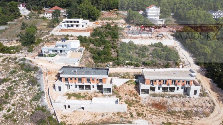 Imotski vila (roh-bau) 390 m2 vrhunska lokacija - ekskluziva