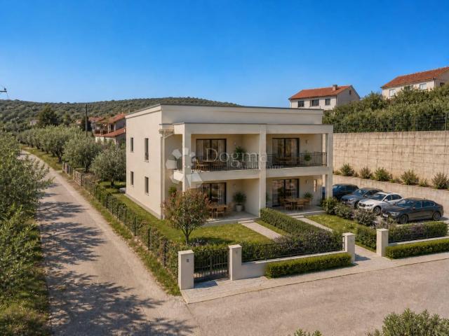 OTOK RAB, KAMPOR - Moderni stanovi u novogradnji. PRILIKA 3200 EUR/m2! Stan na prvom katu