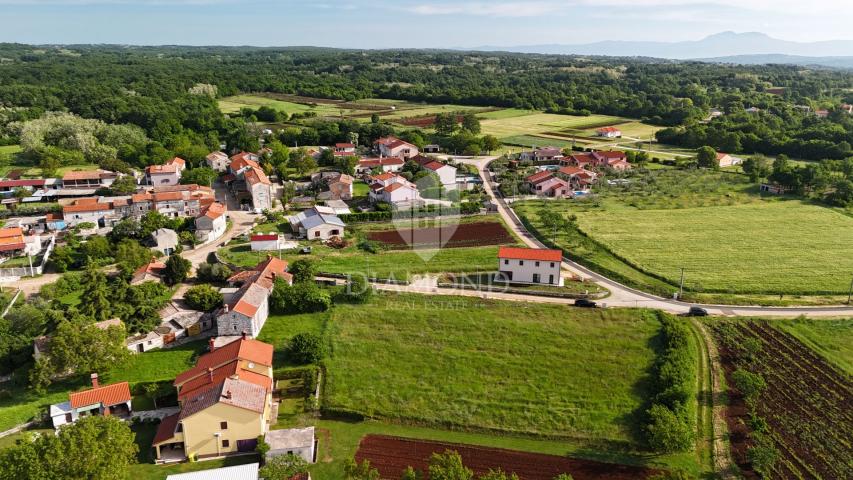 Barban, zemljište sa projektom i dozvolom