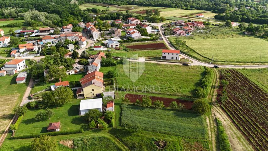 Barban, zemljište sa projektom i dozvolom