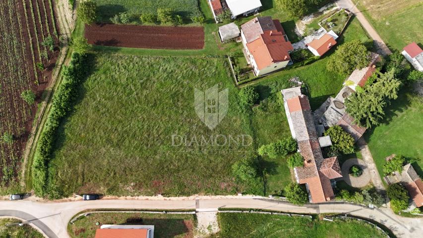 Barban, zemljište sa projektom i dozvolom