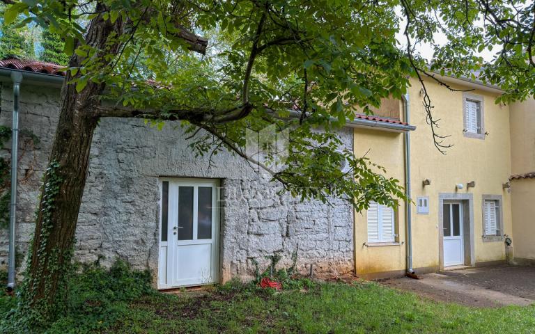 BARBAN, djelomično renovirana istarska kuća u nizu 