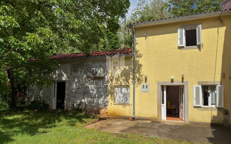 BARBAN, djelomično renovirana istarska kuća u nizu 