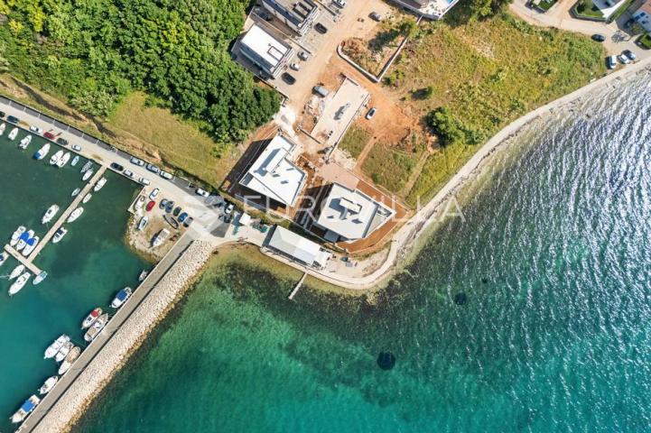 Zadar, Privlaka, luksuzni dvoetažni dvosoban stan 1. red do mora, 85,05 m²