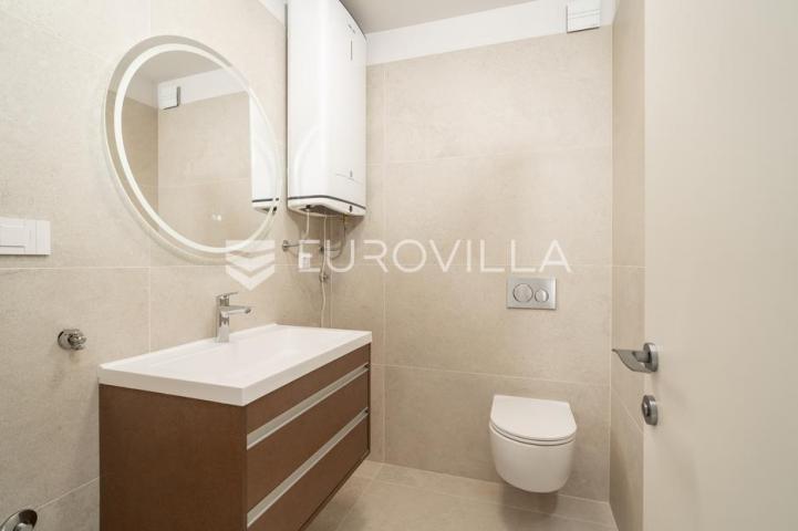 Zadar, Privlaka, luksuzni dvoetažni dvosoban stan 1. red do mora, 85,05 m²