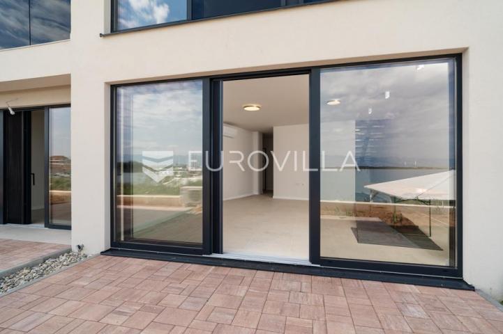 Zadar, Privlaka, luksuzni dvoetažni dvosoban stan 1. red do mora, 85,05 m²