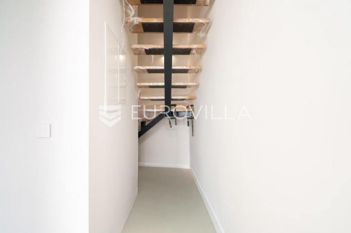 Zadar, Privlaka, luksuzni dvoetažni dvosoban stan 1. red do mora, 85,05 m²