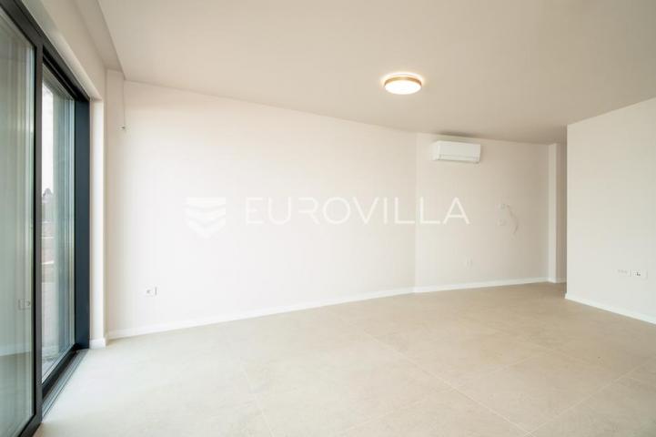 Zadar, Privlaka, luksuzni dvoetažni dvosoban stan 1. red do mora, 85,05 m²
