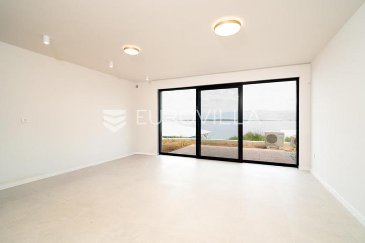 Zadar, Privlaka, luksuzni dvoetažni dvosoban stan 1. red do mora, 85,05 m²