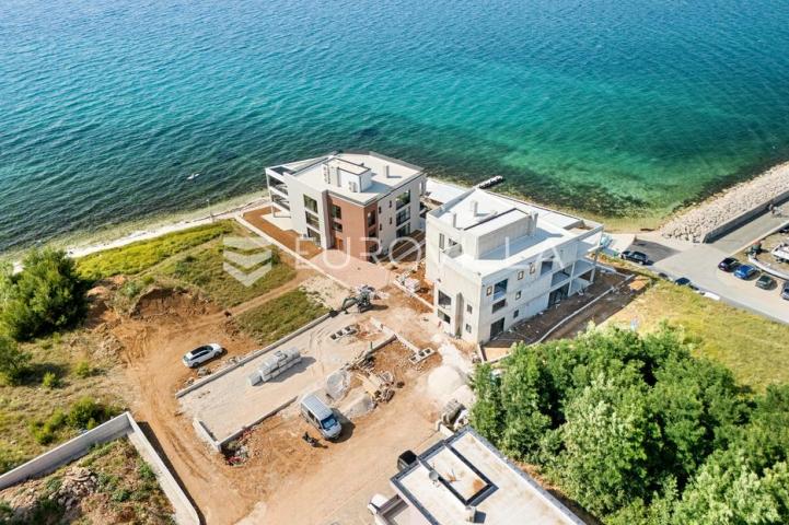 Zadar, Privlaka, luksuzni dvoetažni dvosoban stan 1. red do mora, 85,05 m²
