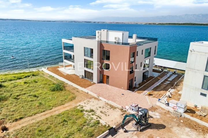Zadar, Privlaka, luksuzni dvosoban stan 1. red do mora, 92,80 m²
