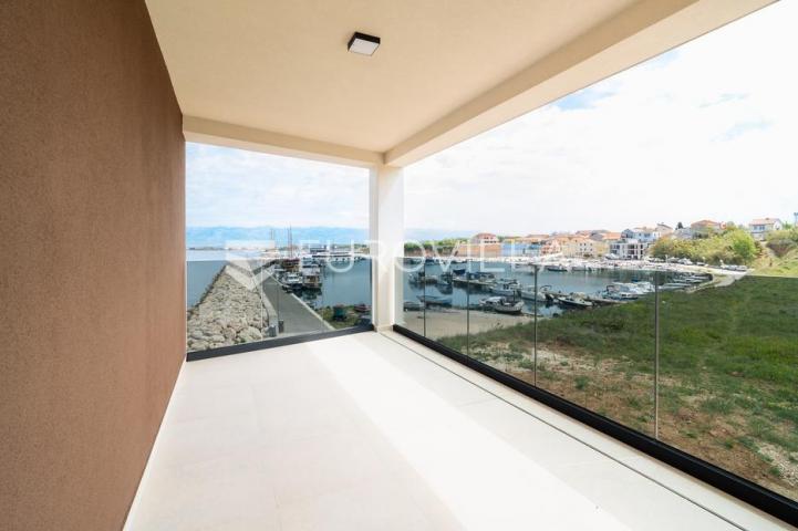 Zadar, Privlaka, luksuzni dvosoban stan 1. red do mora, 92,80 m²