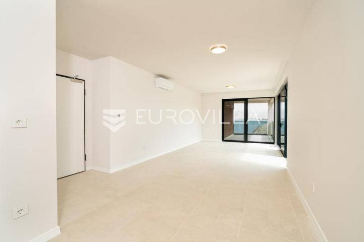 Zadar, Privlaka, luksuzni dvosoban stan 1. red do mora, 92,80 m²