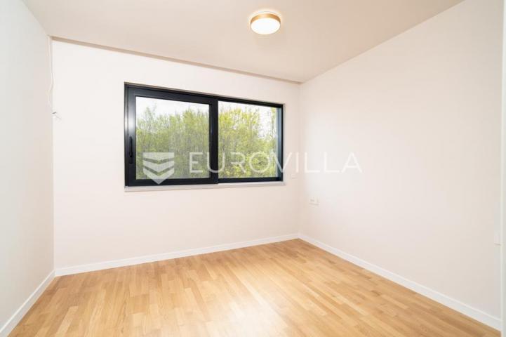 Zadar, Privlaka, luksuzni dvosoban stan 1. red do mora, 92,80 m²