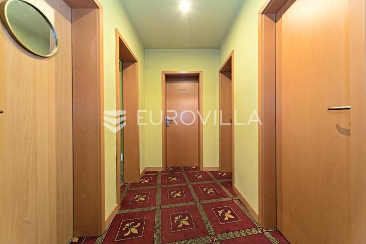 Osijek, Centar, atraktivan ulični poslovni prostor 267 m²
