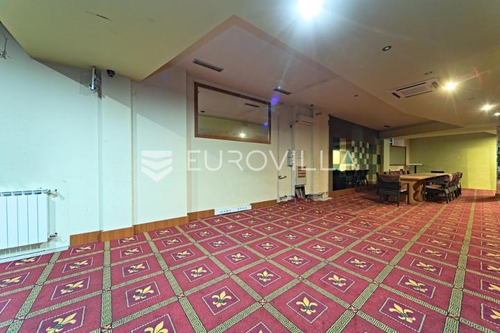 Osijek, Centar, atraktivan ulični poslovni prostor 267 m²