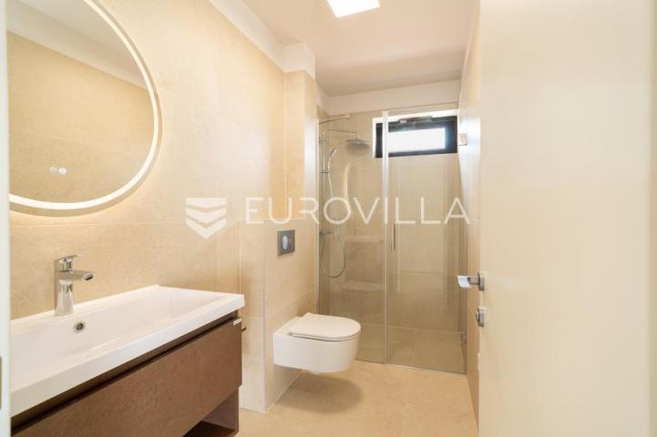 Zadar, Privlaka, luksuzni dvosoban stan 1. red do mora, 85,57 m²
