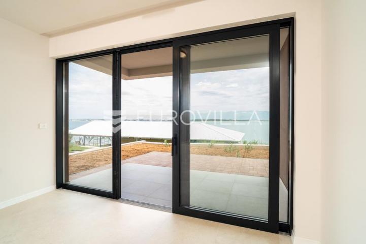 Zadar, Privlaka, luksuzni dvosoban stan 1. red do mora, 85,57 m²