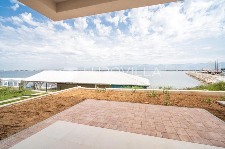 Zadar, Privlaka, luksuzni dvosoban stan 1. red do mora, 85,57 m²