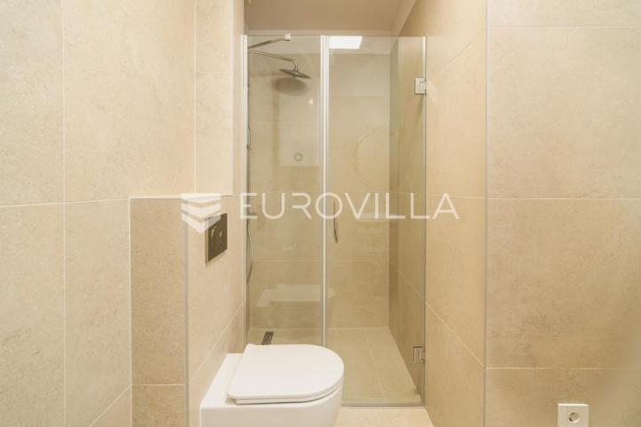 Zadar, Privlaka, luksuzni dvosoban stan 1. red do mora, 85,57 m²