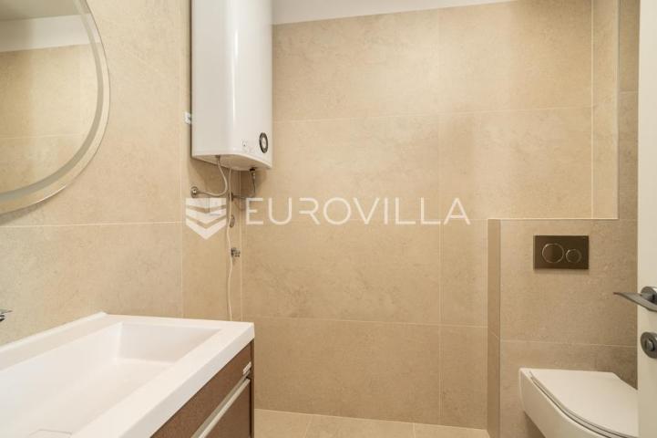 Zadar, Privlaka, luksuzni dvosoban stan 1. red do mora, 85,57 m²