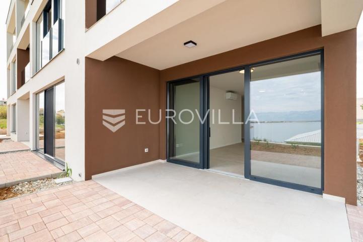 Zadar, Privlaka, luksuzni dvosoban stan 1. red do mora, 85,57 m²