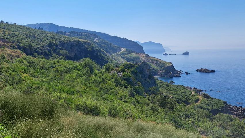 Urbanized land for building a villa, close to the sea,