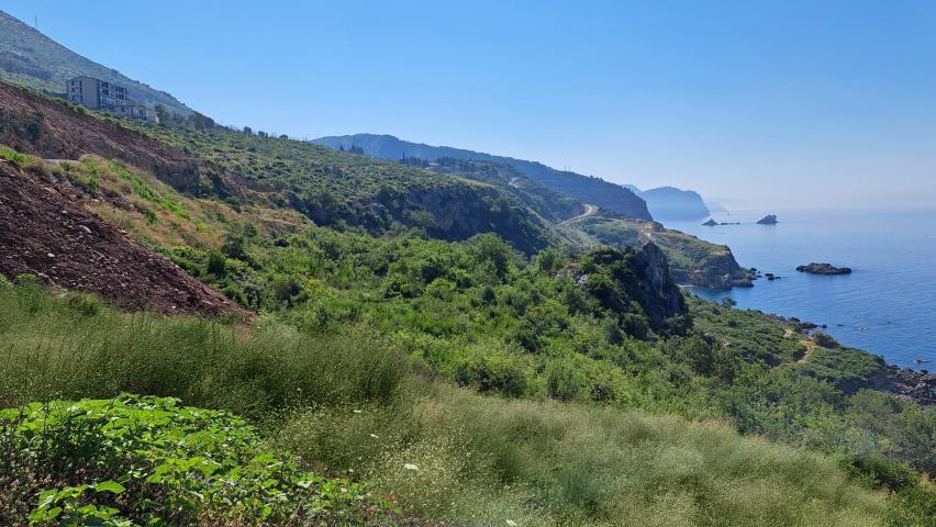 Urbanized land for building a villa, close to the sea,