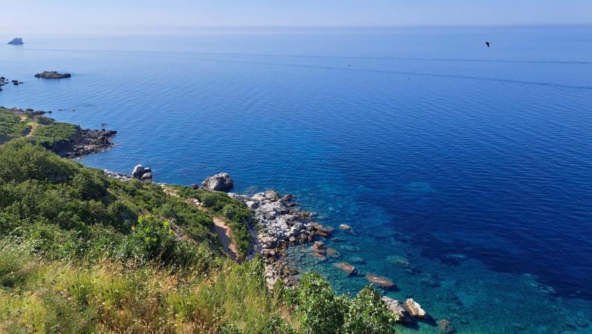 Urbanized land for building a villa, close to the sea,
