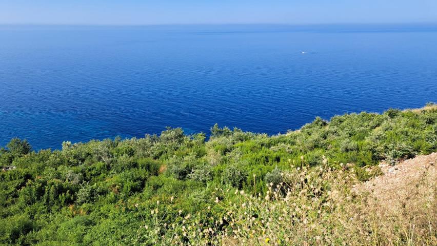 Urbanized land for building a villa, close to the sea,