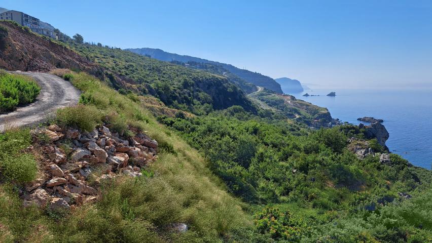 Urbanized land for building a villa, close to the sea,