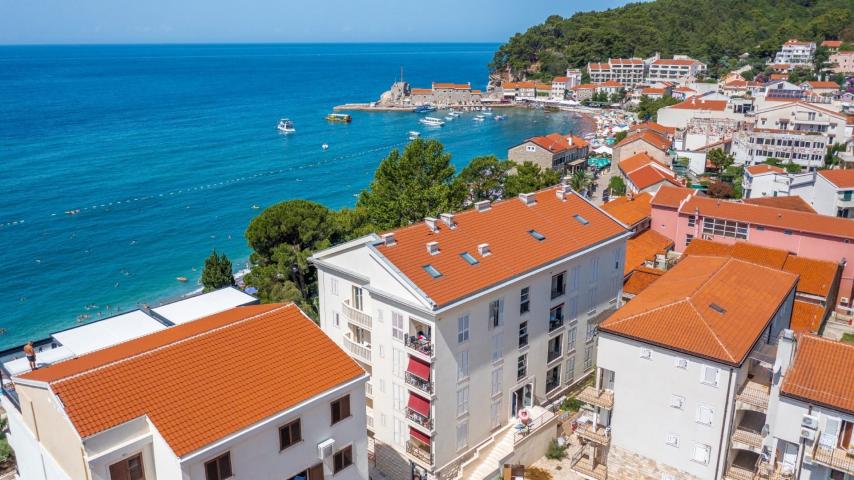 One-bedroom apartment on the first line to the sea, Petrovac (Budva)